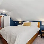 Alberta Arts With Hot Tub And Yoga Studio