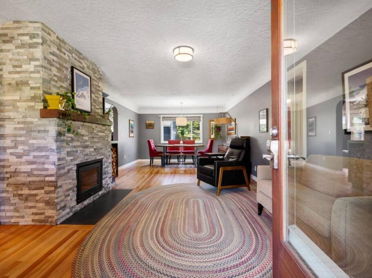 Alberta Arts With Hot Tub And Yoga Holiday home